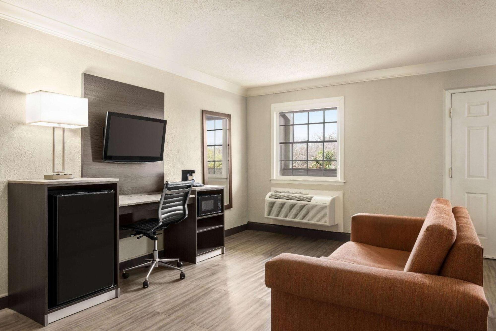 La Quinta Inn By Wyndham San Antonio Lackland Exterior foto